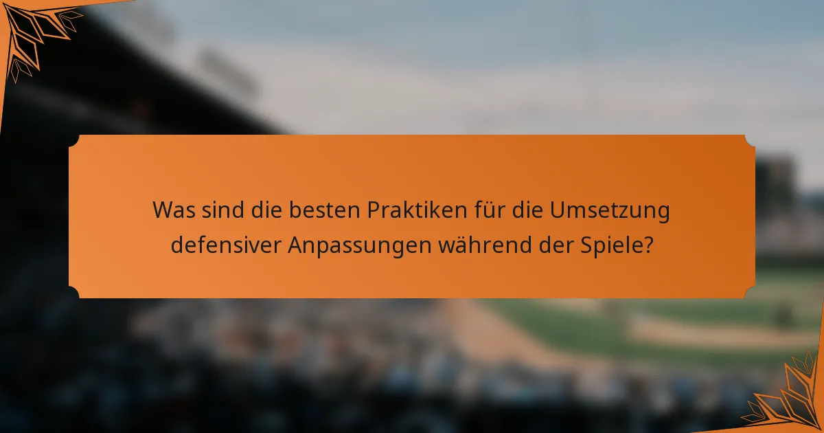 Was sind die besten Praktiken für die Umsetzung defensiver Anpassungen während der Spiele?